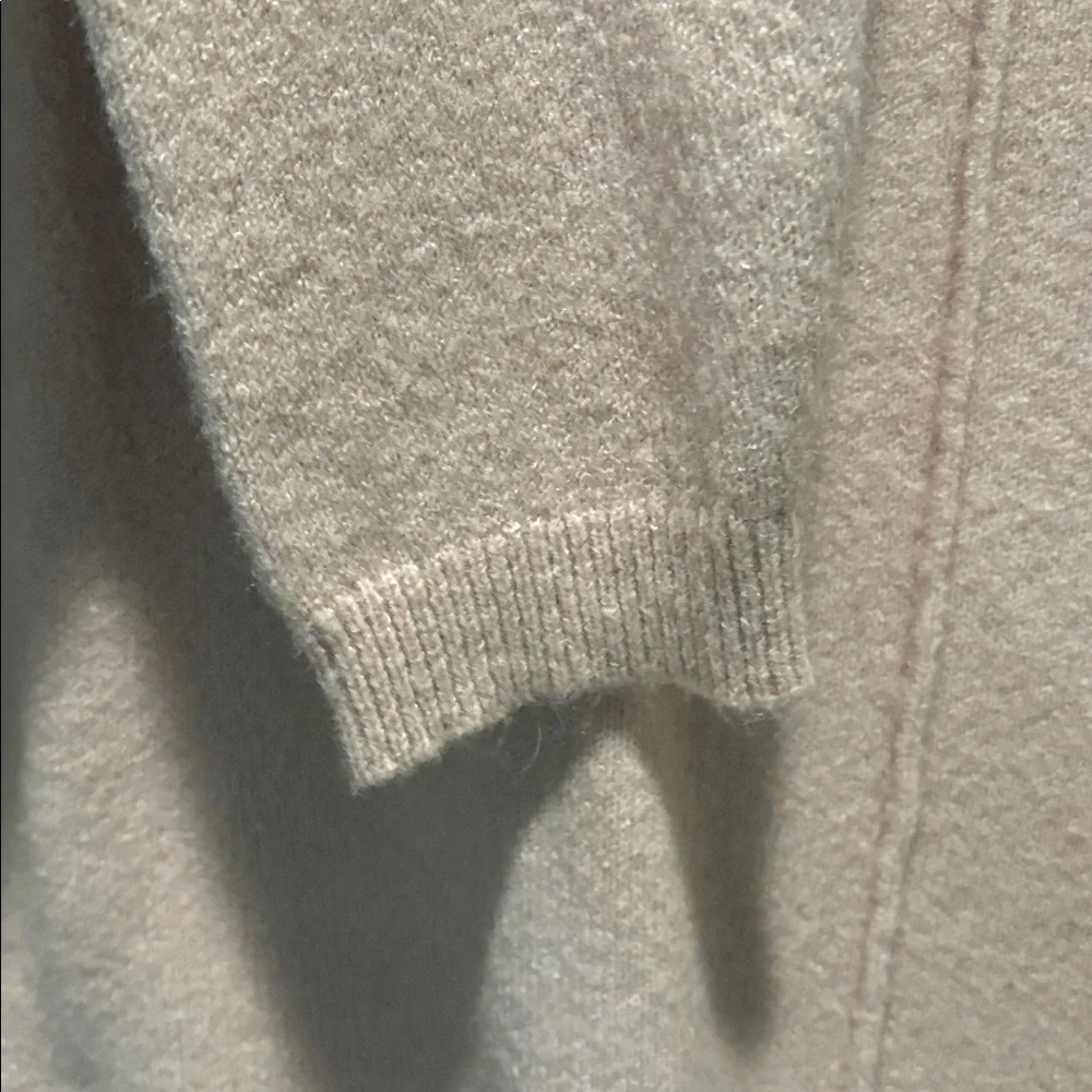 Caslon - Women's High/Low V-Neck Sweater.  Size XL. Light pink